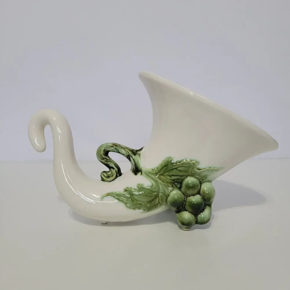 Vintage Hull Tokay Cornucopia Planter Vase 11 x 6.5